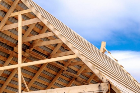 Les secrets d'une charpente en bois robuste et écologique pour votre maison